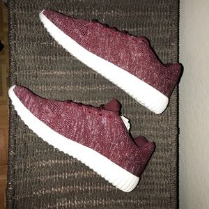 Cute comfy tennis shoes